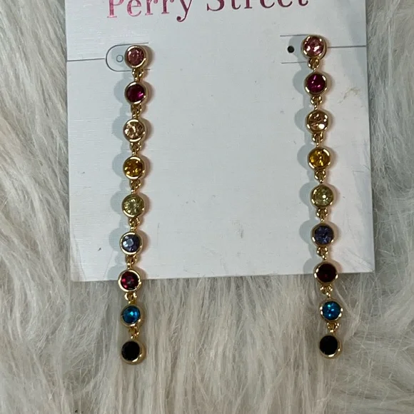 Perry Street earrings - Picture 3 of 4